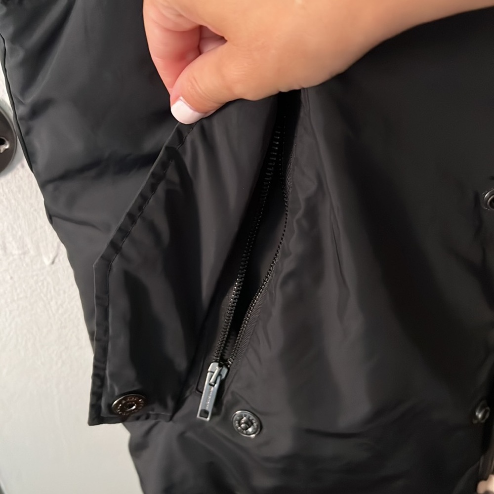 Burberry Black Vest with Beige Check Lining - Picture 4 of 13